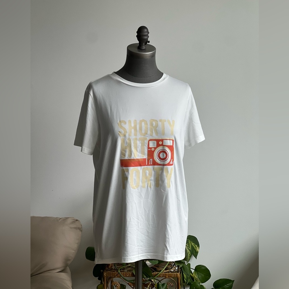 Shorty Hit 40 Graphic Tee Camera Print - Picture 3 of 4